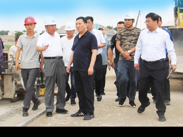 武威市委常委、涼州區(qū)委書記鞠毅一行到武威北二環(huán)項(xiàng)目調(diào)研指導(dǎo)工作