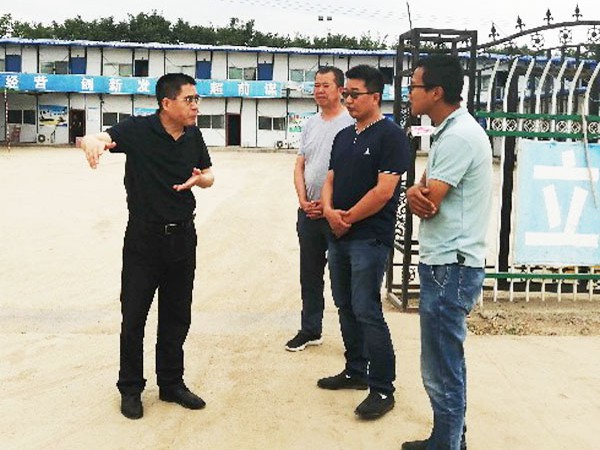 新能源公司董事長(zhǎng)馬有勝看望慰問(wèn)京新高速（G7）新疆境內(nèi)大烏段改擴(kuò)建公路項(xiàng)目一線員工