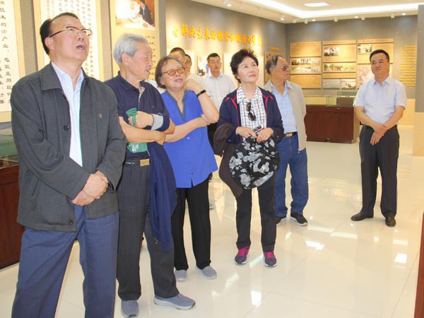 中國科協(xié)原副主席、中國生物多樣性保護與綠色發(fā)展基金會名譽理事長劉恕一行調研全國荒漠化防治（機械治沙工程）試驗示范基地