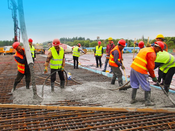 武威北二環(huán)項目楊家壩橋開工澆筑