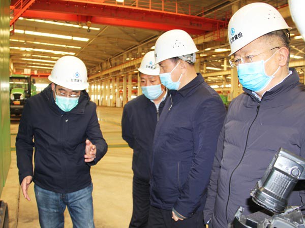 武威市委書記柳鵬一行調(diào)研新能源公司復(fù)工復(fù)產(chǎn)工作 武威市委書記柳鵬一行調(diào)研新能源公司復(fù)工復(fù)產(chǎn)工作