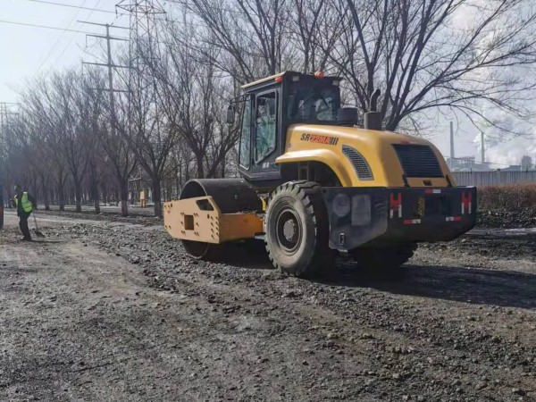 烏魯木齊機(jī)場改擴(kuò)建土方工程項(xiàng)目  正在進(jìn)行時(shí)