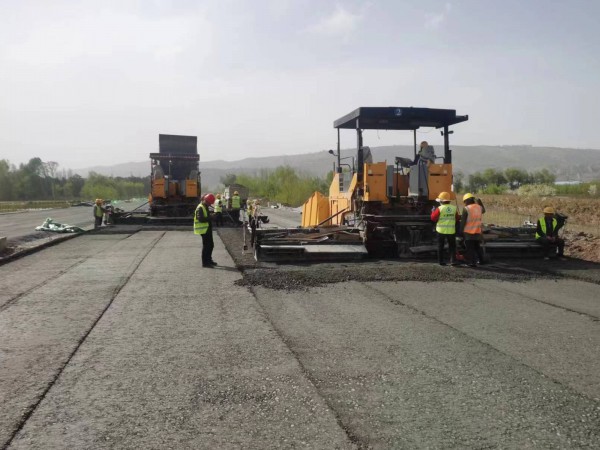 炎炎夏日大干忙 項(xiàng)目建設(shè)不停歇 ——臨夏市環(huán)城北路六區(qū)及連接線建設(shè)項(xiàng)目掀起施工熱潮