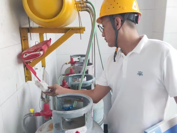 緊繃“安全弦”，嚴(yán)把“節(jié)前關(guān)”！新能源公司開展節(jié)前安全生產(chǎn)專項檢查