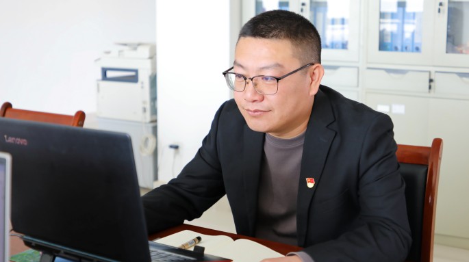 【榜樣力量】堅(jiān)守崗位，鑄就不凡業(yè)績 ——記甘肅建投2024年度優(yōu)秀員工張久明