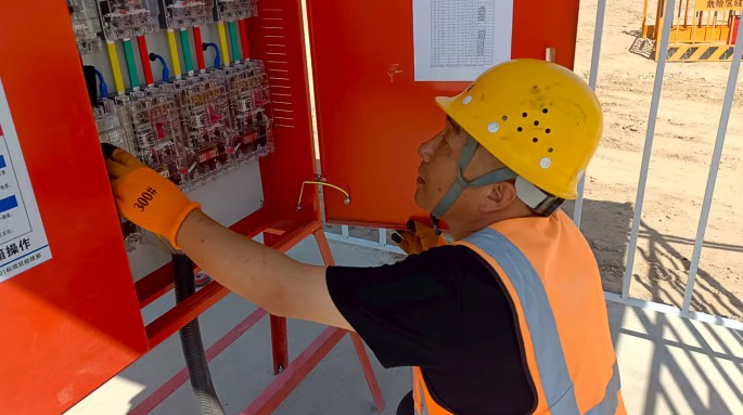 堅(jiān)守平凡崗位，書寫不凡擔(dān)當(dāng)?——記甘肅建投新能源公司2024年度優(yōu)秀共產(chǎn)黨員?王勝利?